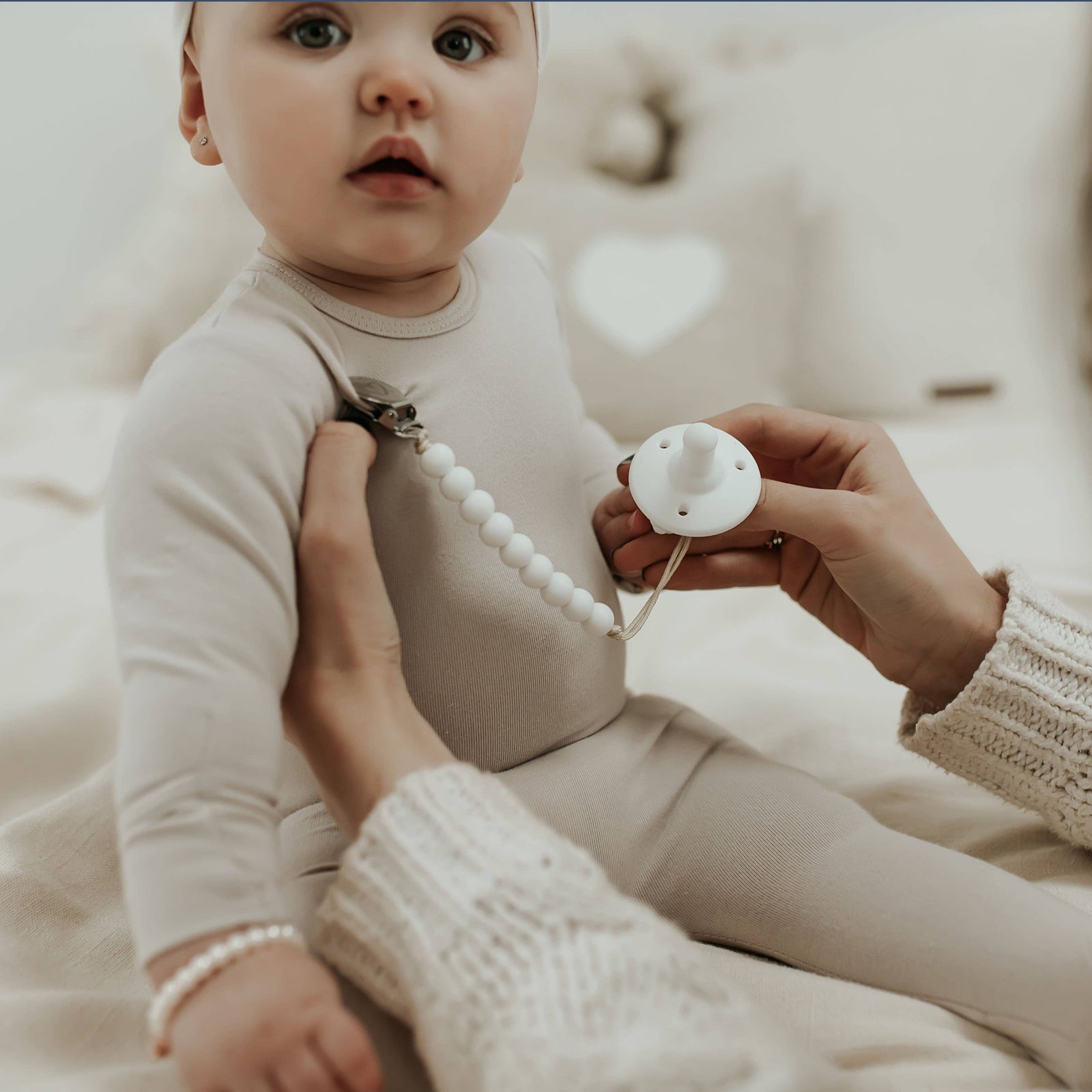 Lulababe Pacifier Clip: Dove Grey