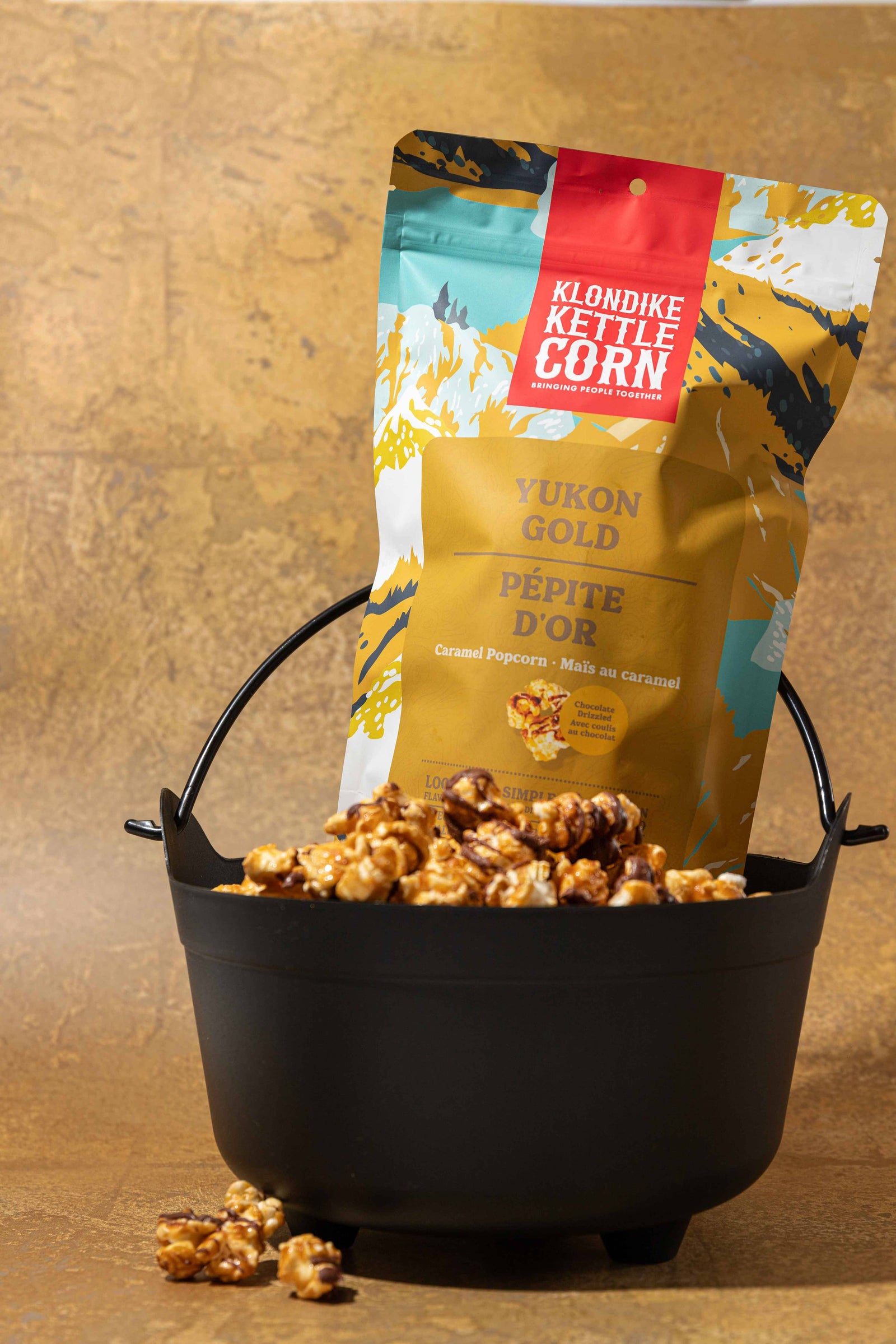 Klondike Kettle Corn Yukon Gold Pépite d'Or caramel popcorn packaging on a white background